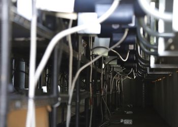 Judge declines to toss suit over Faulkner County crypto mine