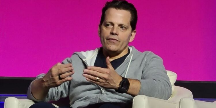 Scaramucci Slams Claims of Harris’s Anti-Crypto Bias, Critiques Trump’s Transactional Approach